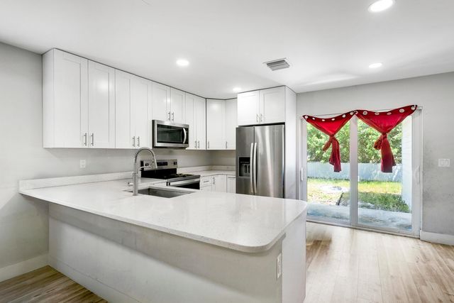 945 32ND Street, West Palm Beach, FL 33407