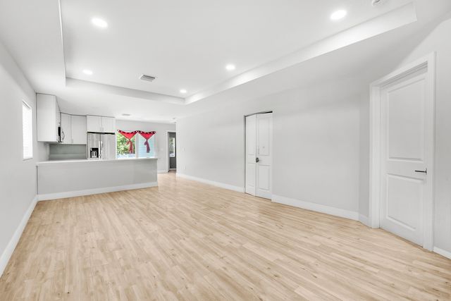 945 32ND Street, West Palm Beach, FL 33407