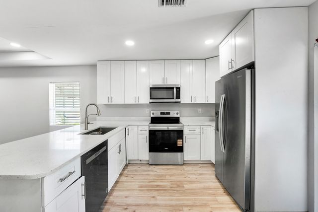 945 32ND Street, West Palm Beach, FL 33407
