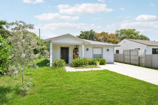 945 32ND Street, West Palm Beach, FL 33407