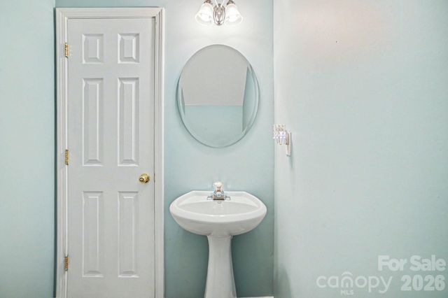 3915 Glenlea Commons Drive, Charlotte, NC 28216