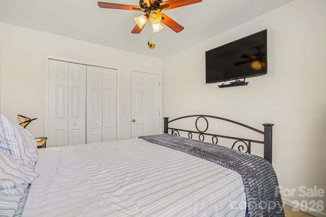 3915 Glenlea Commons Drive, Charlotte, NC 28216