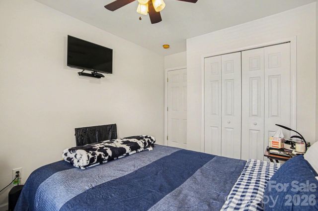 3915 Glenlea Commons Drive, Charlotte, NC 28216