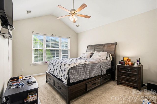 3915 Glenlea Commons Drive, Charlotte, NC 28216