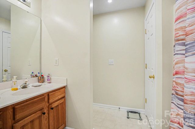 3915 Glenlea Commons Drive, Charlotte, NC 28216