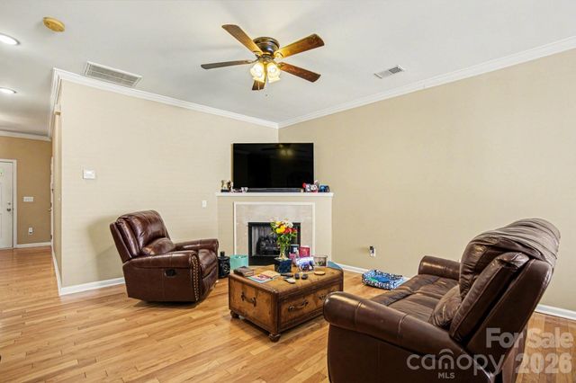 3915 Glenlea Commons Drive, Charlotte, NC 28216