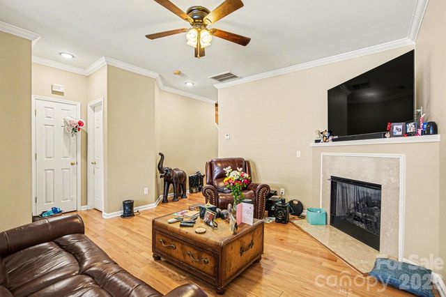 3915 Glenlea Commons Drive, Charlotte, NC 28216