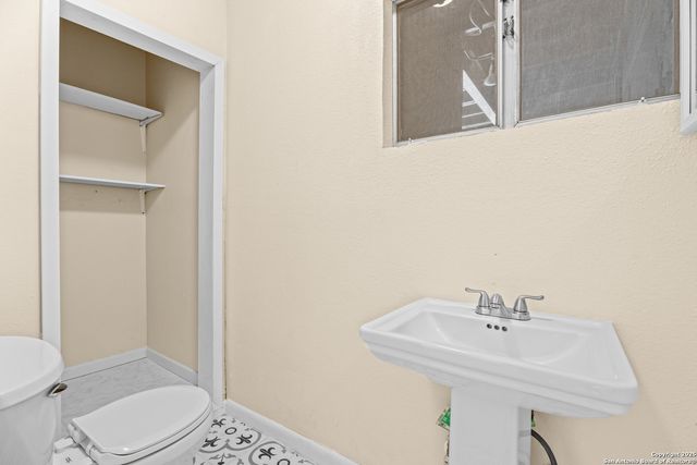 1538 Thorain, San Antonio, TX 78201