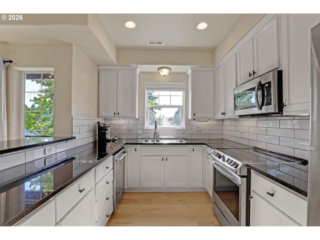 9061 Sw 155TH Ave, Beaverton, OR 97007