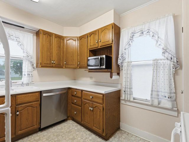 1209 S 11th STREET, Manitowoc, WI 54220