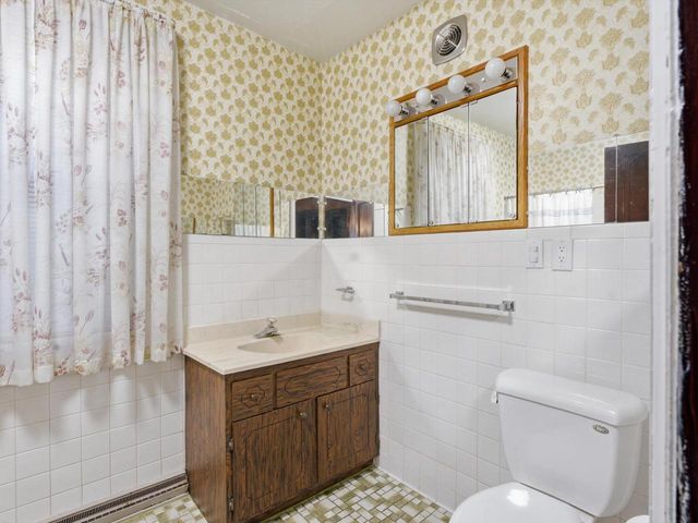 1209 S 11th STREET, Manitowoc, WI 54220