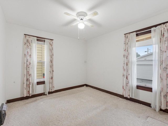 1209 S 11th STREET, Manitowoc, WI 54220