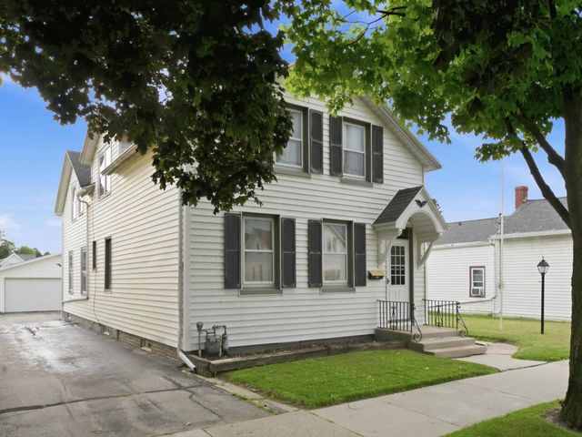 1209 S 11th STREET, Manitowoc, WI 54220