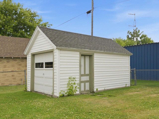 1209 S 11th STREET, Manitowoc, WI 54220