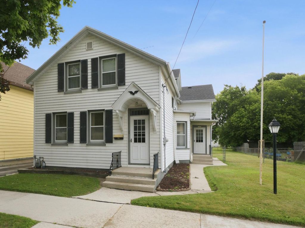 1209 S 11th STREET, Manitowoc, WI 54220
