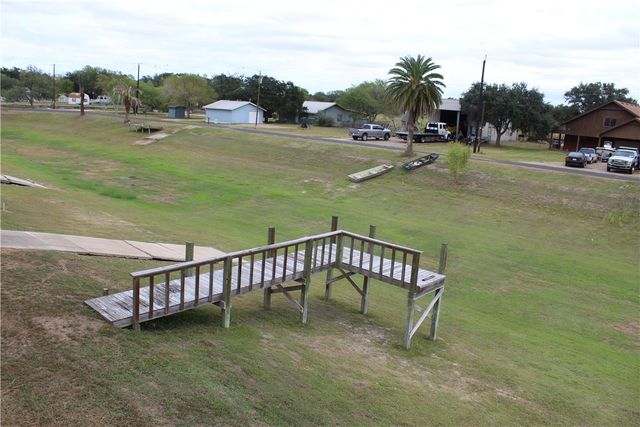 125 Lagarto Ferry, Mathis, TX 78368