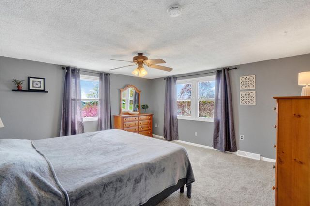 40 INDEPENDENCE DR, New Freedom, PA 17349
