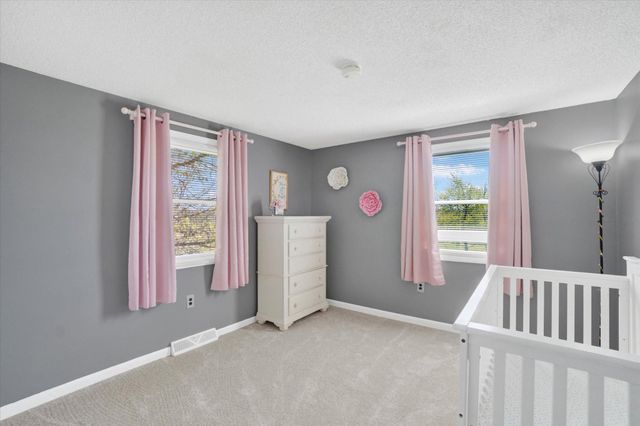 40 INDEPENDENCE DR, New Freedom, PA 17349