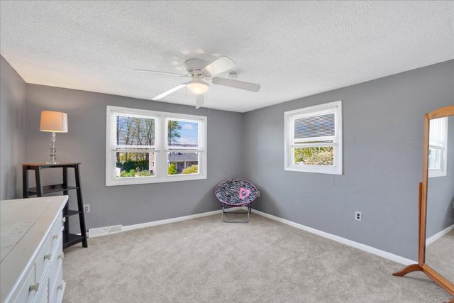 40 INDEPENDENCE DR, New Freedom, PA 17349