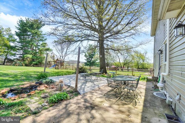 40 INDEPENDENCE DR, New Freedom, PA 17349