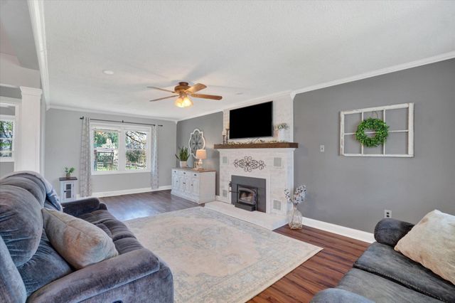 40 INDEPENDENCE DR, New Freedom, PA 17349