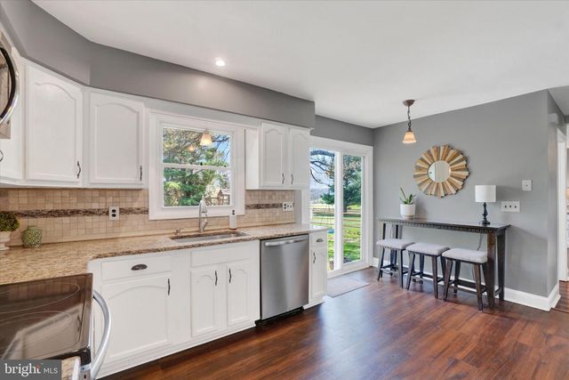 40 INDEPENDENCE DR, New Freedom, PA 17349