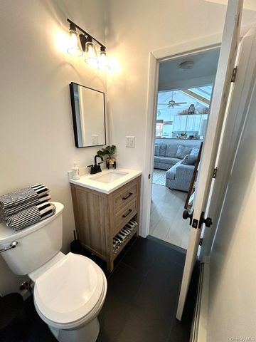 800 S 6th Street, Lindenhurst, NY 11757