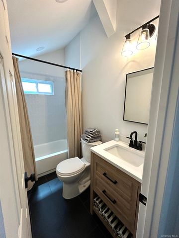 800 S 6th Street, Lindenhurst, NY 11757