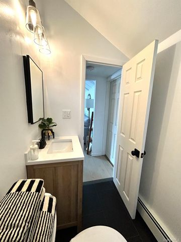 800 S 6th Street, Lindenhurst, NY 11757