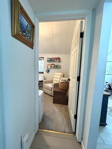 800 S 6th Street, Lindenhurst, NY 11757