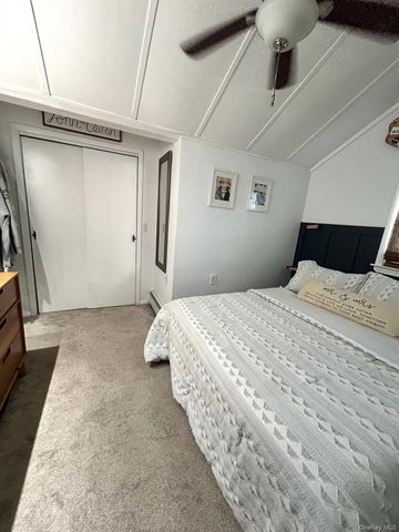 800 S 6th Street, Lindenhurst, NY 11757