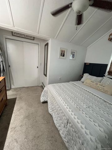 800 S 6th Street, Lindenhurst, NY 11757