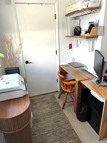 800 S 6th Street, Lindenhurst, NY 11757