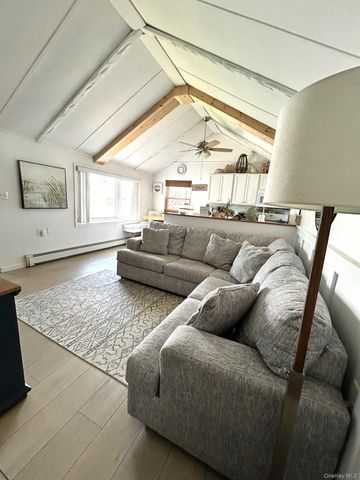 800 S 6th Street, Lindenhurst, NY 11757