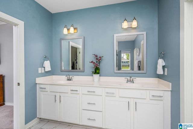 1037 UNALI LANE, Leeds, AL 35094