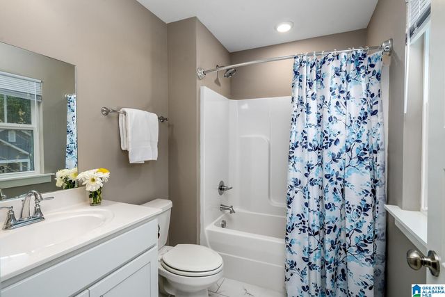 1037 UNALI LANE, Leeds, AL 35094
