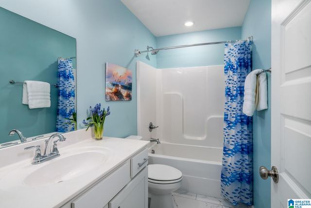 1037 UNALI LANE, Leeds, AL 35094