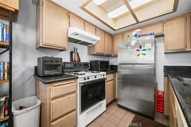 1030 Loma Avenue 107, Long Beach, CA 90804