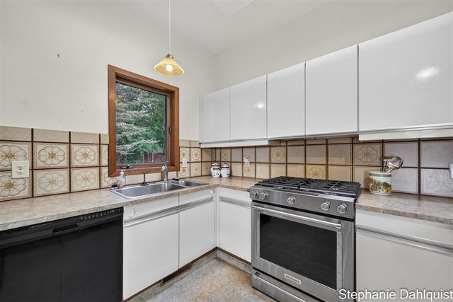 3135 Lakeshore Drive, Muskegon, MI 49441