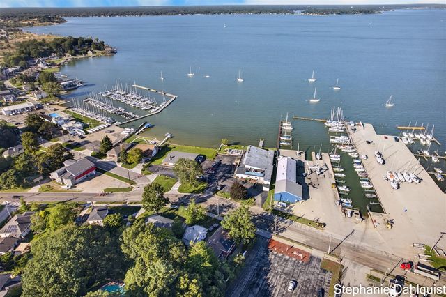 3135 Lakeshore Drive, Muskegon, MI 49441