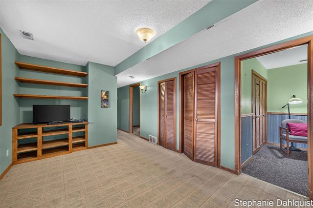 3135 Lakeshore Drive, Muskegon, MI 49441