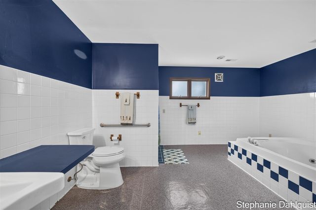 3135 Lakeshore Drive, Muskegon, MI 49441