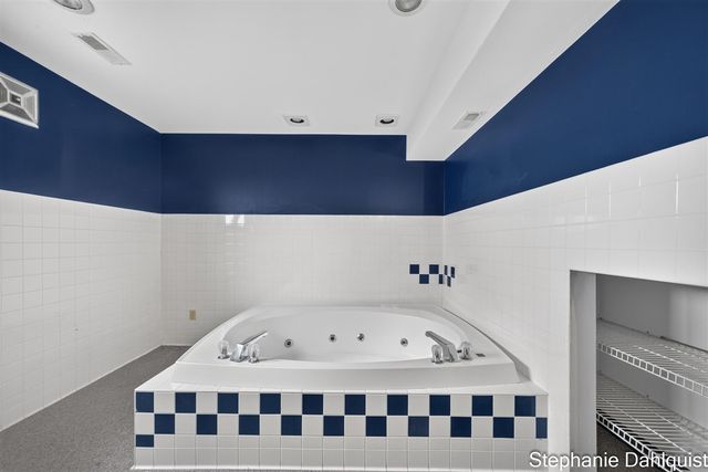 3135 Lakeshore Drive, Muskegon, MI 49441