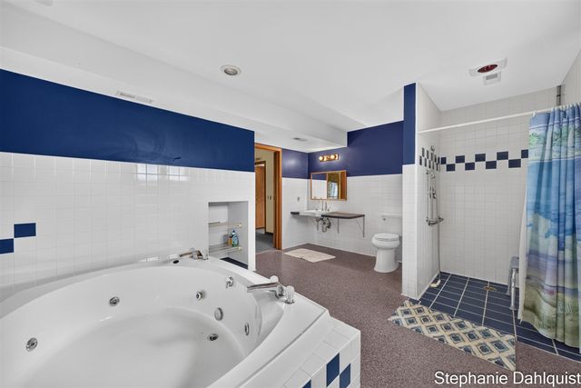 3135 Lakeshore Drive, Muskegon, MI 49441