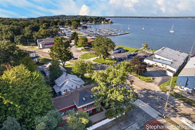 3135 Lakeshore Drive, Muskegon, MI 49441