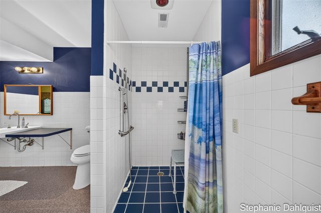 3135 Lakeshore Drive, Muskegon, MI 49441