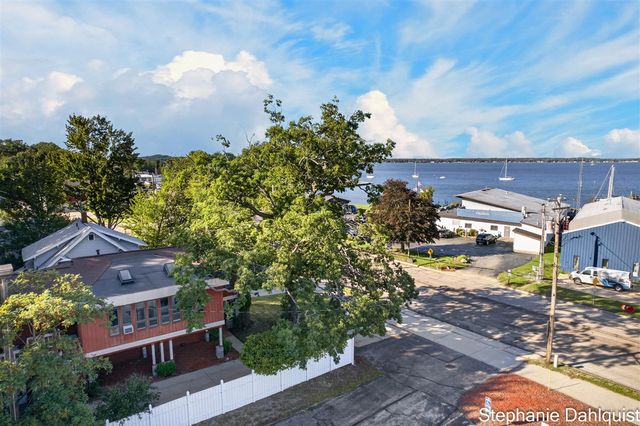 3135 Lakeshore Drive, Muskegon, MI 49441