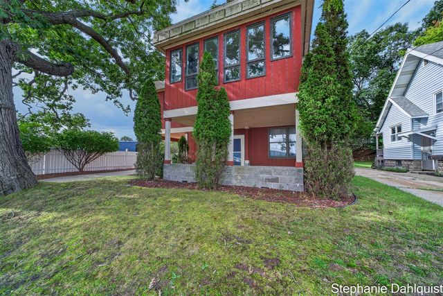 3135 Lakeshore Drive, Muskegon, MI 49441