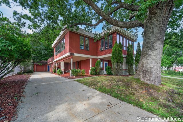 3135 Lakeshore Drive, Muskegon, MI 49441