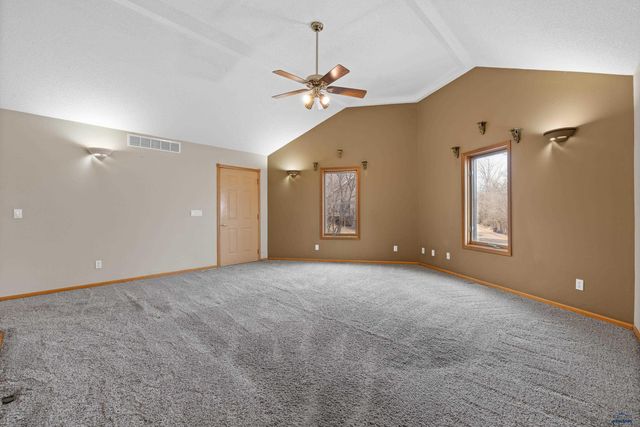 4001 PETE LN, Rapid City, SD 57702